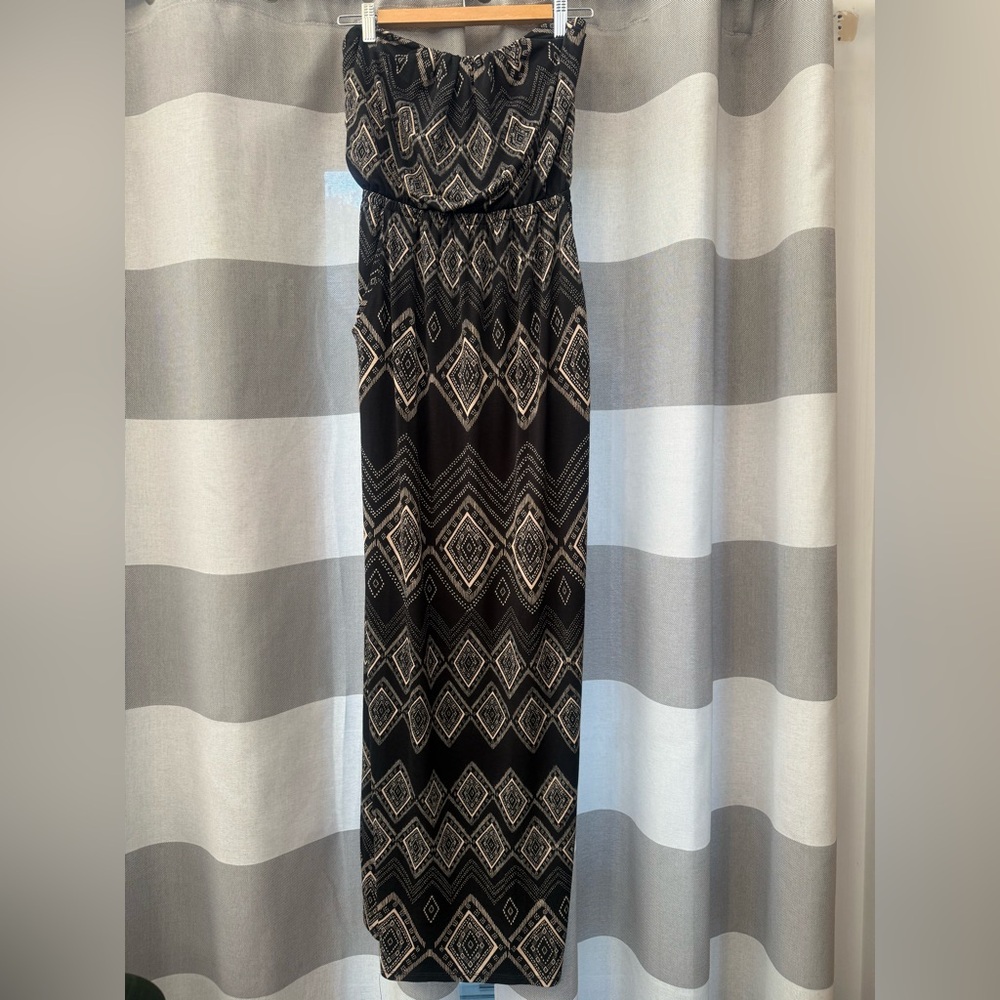 Casual Black and Cream Geometric Maxi Dress with Pockets!
